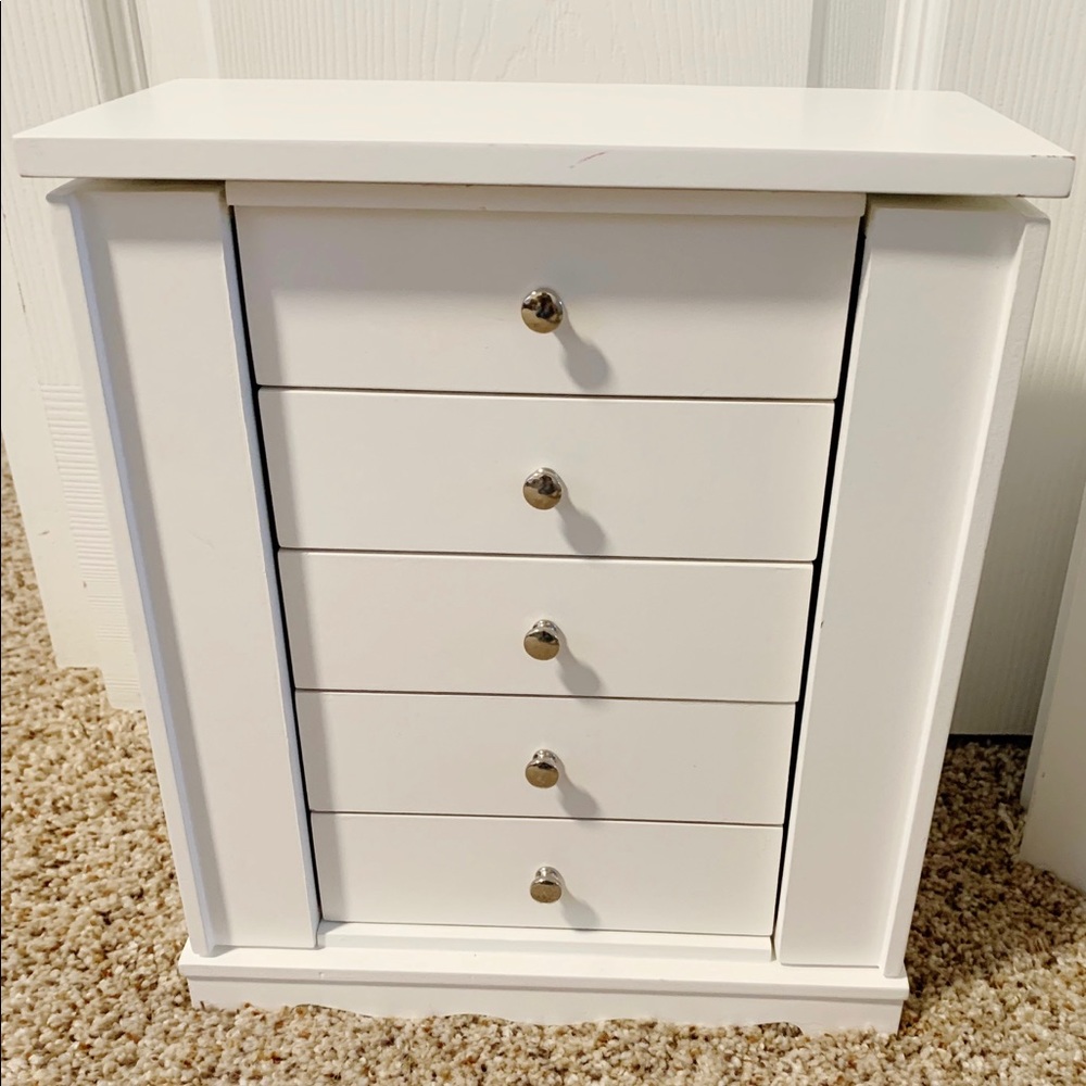 Jewelry box